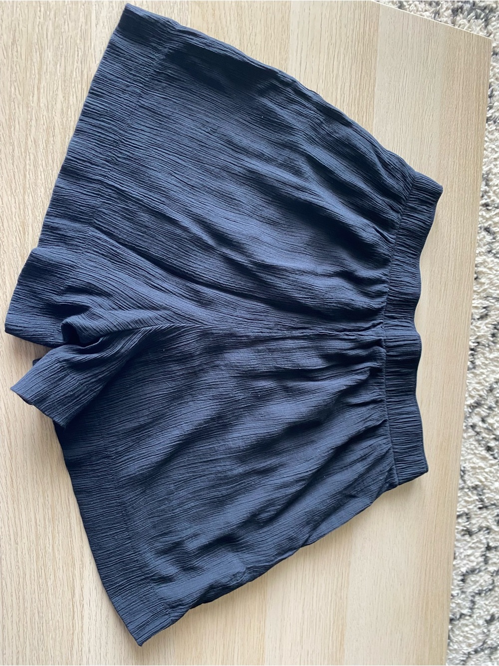Women's M Abercrombie & Fitch Black Crinkle short